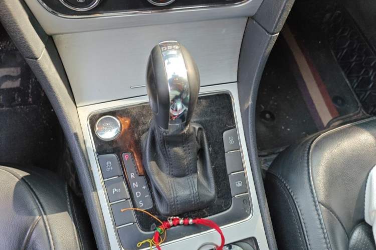 Used Volkswagen Passat 2015 1.8TSI DSG Prestige Edition Gear Lever