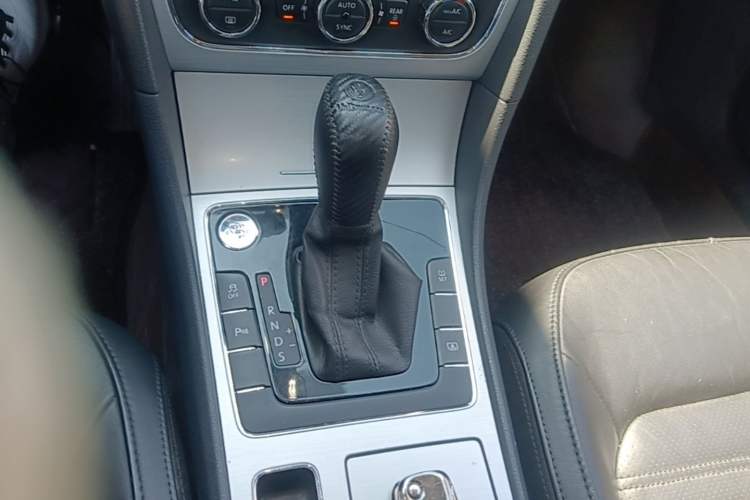 Used Volkswagen Passat 2015 1.8TSI DSG Prestige Edition Gear Lever