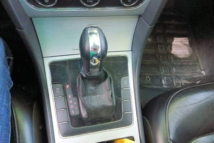 Used Volkswagen Passat 2015 1.8TSI DSG Prestige Edition Gear Lever