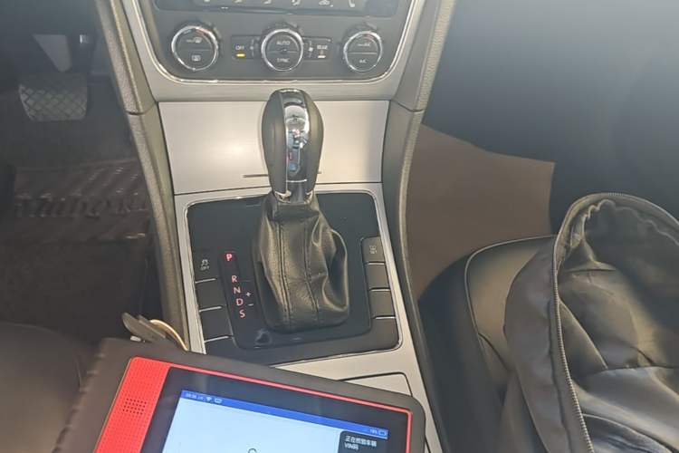 Used Volkswagen Passat 2015 1.8TSI DSG Prestige Edition Gear Lever