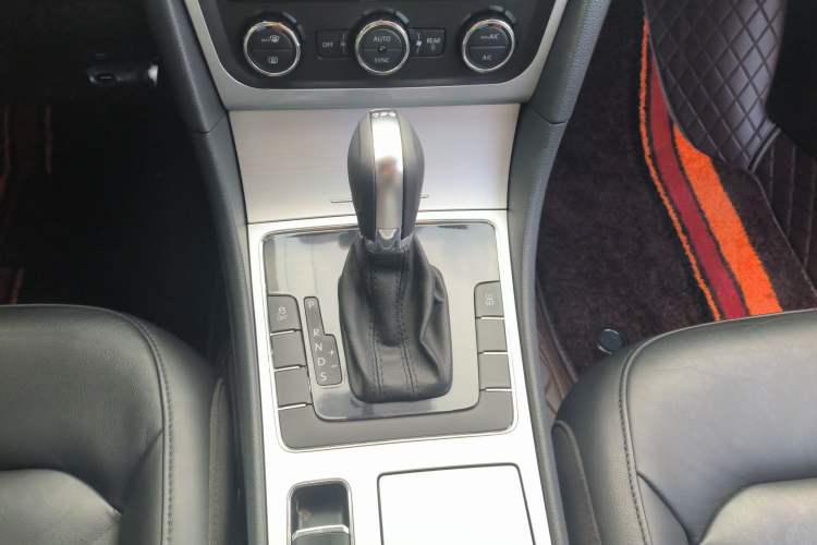 Used Volkswagen Passat 2015 1.8TSI DSG Prestige Edition Gear Lever