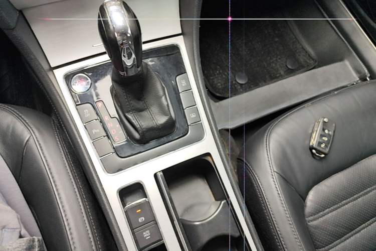 Used Volkswagen Passat 2015 1.8TSI DSG Prestige Edition Gear Lever