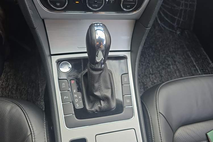 Used Volkswagen Passat 2015 1.8TSI DSG Prestige Edition Gear Lever