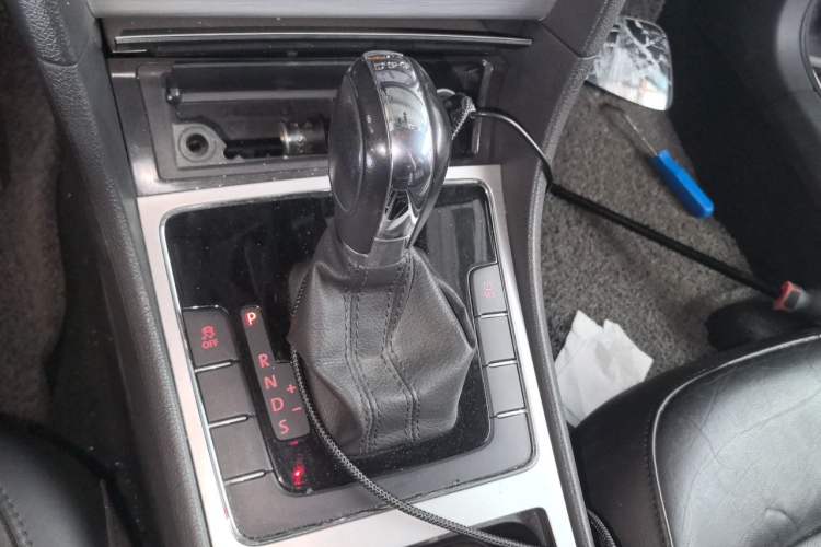 Used Volkswagen Passat 2015 1.8TSI DSG Prestige Edition Gear Lever