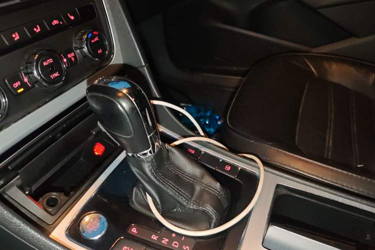 Used Volkswagen Passat 2015 1.8TSI DSG Prestige Edition Gear Lever