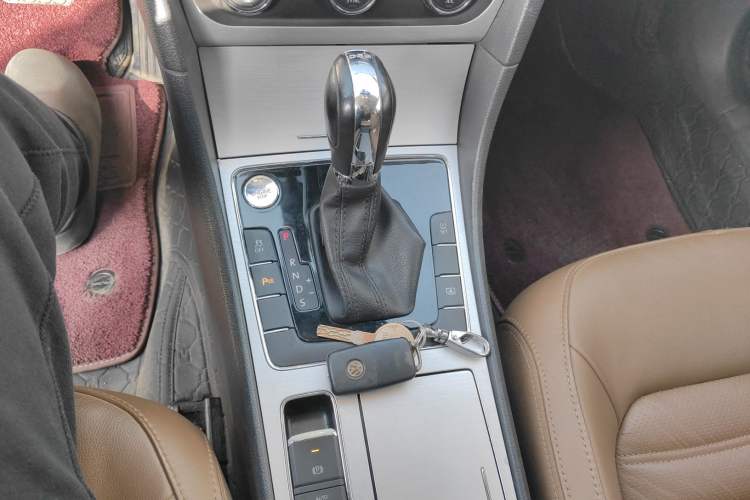 Used Volkswagen Passat 2015 1.8TSI DSG Prestige Edition Gear Lever