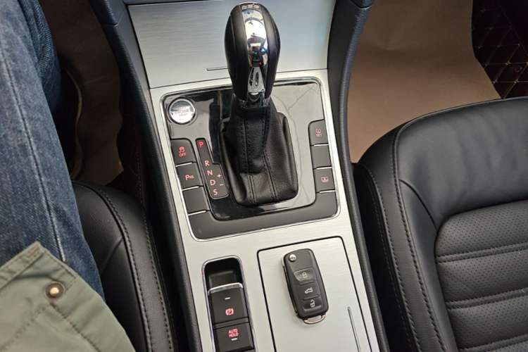 Used Volkswagen Passat 2015 1.8TSI DSG Prestige Edition Gear Lever