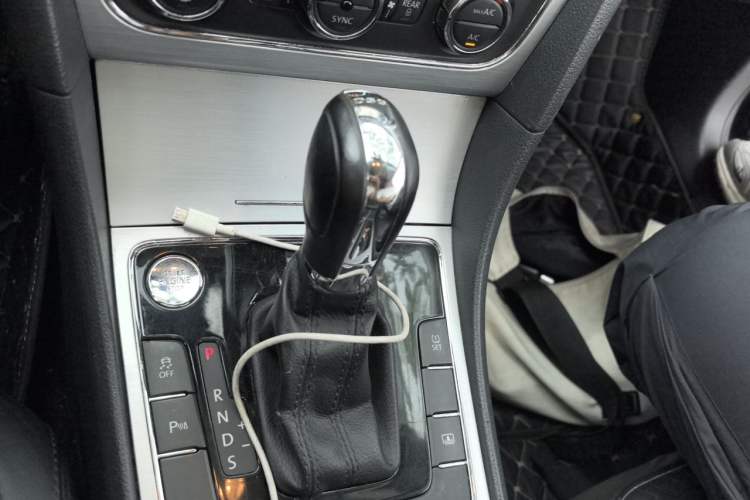 Used Volkswagen Passat 2015 1.8TSI DSG Prestige Edition Gear Lever
