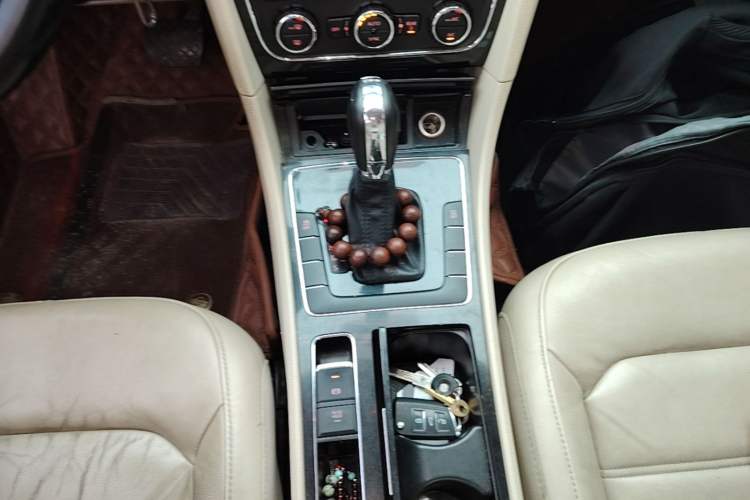 Used Volkswagen Passat 2015 1.8TSI DSG Prestige Edition Gear Lever