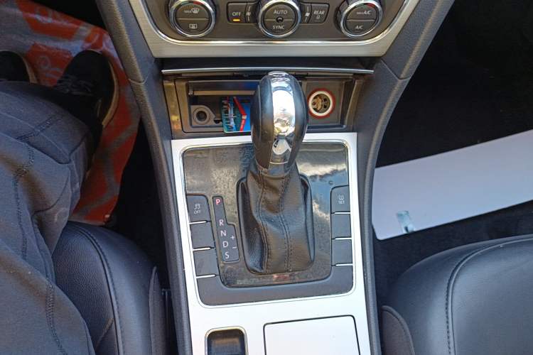 Used Volkswagen Passat 2015 1.8TSI DSG Prestige Edition Gear Lever