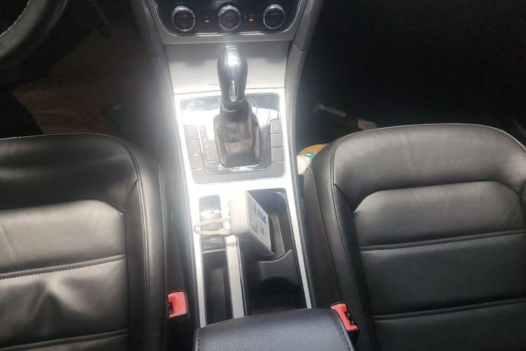 Used Volkswagen Passat 2015 1.8TSI DSG Prestige Edition Gear Lever