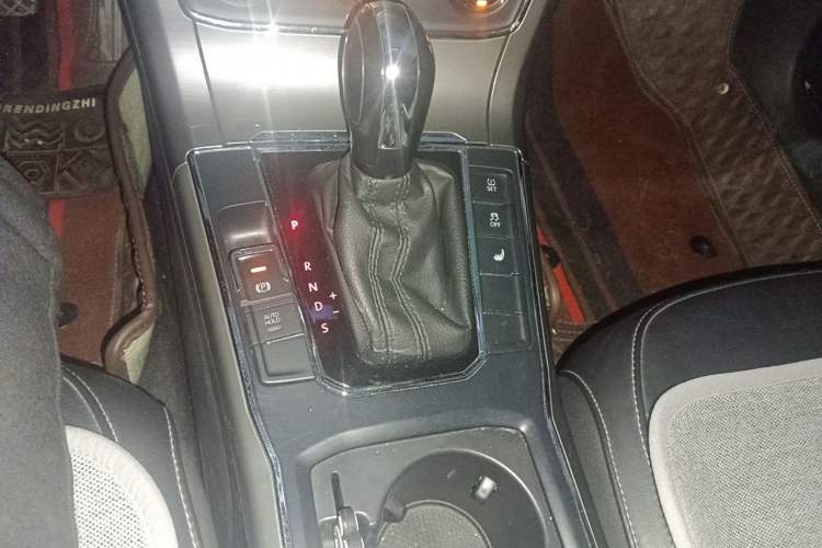Used Volkswagen Passat 2015 1.8TSI Automatic Prestige Edition Gear Lever