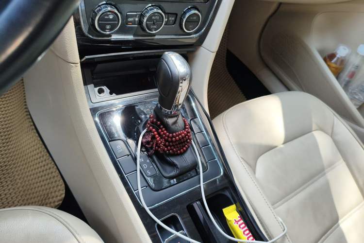 Used Volkswagen Passat 2015 1.8TSI DSG Prestige Edition Gear Lever