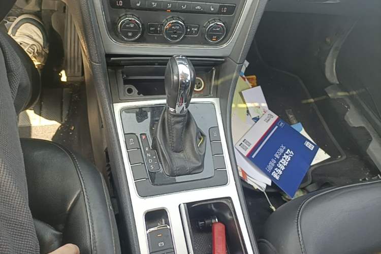Used Volkswagen Passat 2015 1.8TSI DSG Prestige Edition Gear Lever