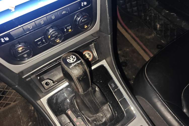 Used Volkswagen Passat 2015 1.8TSI DSG Prestige Edition Gear Lever