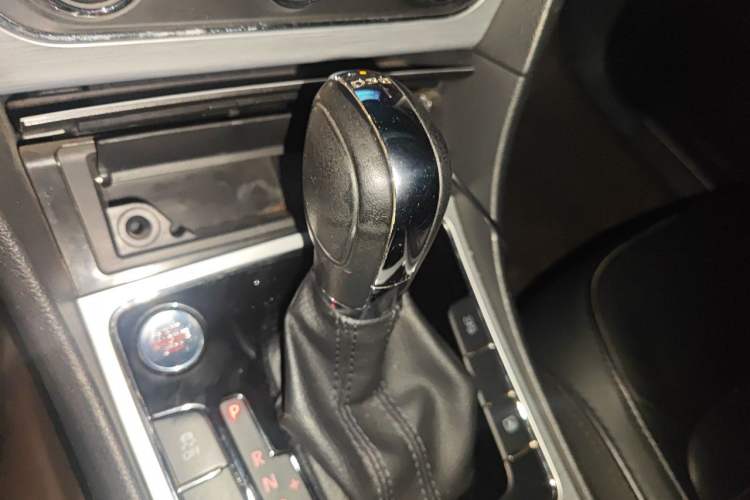 Used Volkswagen Passat 2015 1.8TSI DSG Prestige Edition Gear Lever