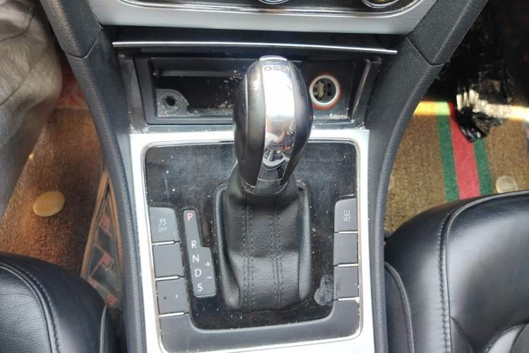 Used Volkswagen Passat 2015 1.8TSI DSG Prestige Edition Gear Lever