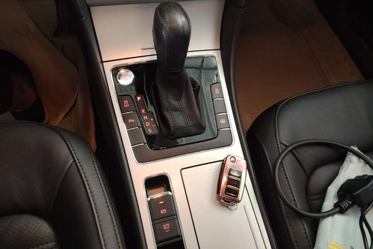 Used Volkswagen Passat 2015 1.8TSI DSG Prestige Edition Gear Lever