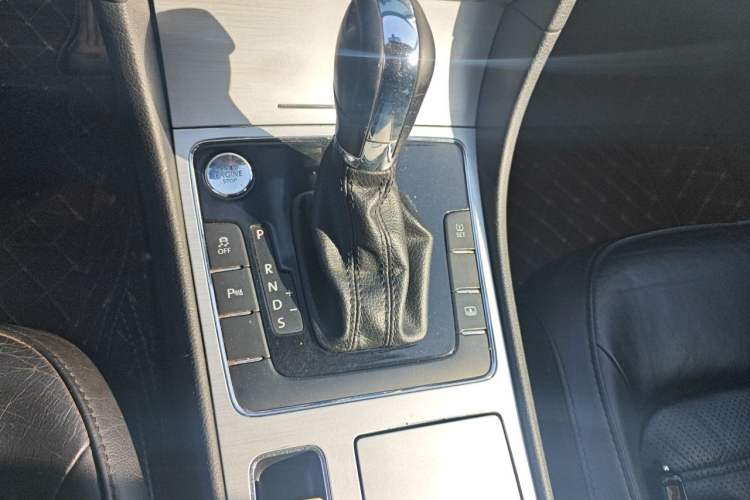 Used Volkswagen Passat 2015 1.8TSI DSG Prestige Edition Gear Lever