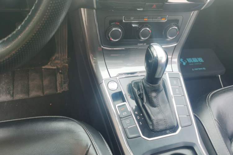 Used Volkswagen Passat  Gear Lever