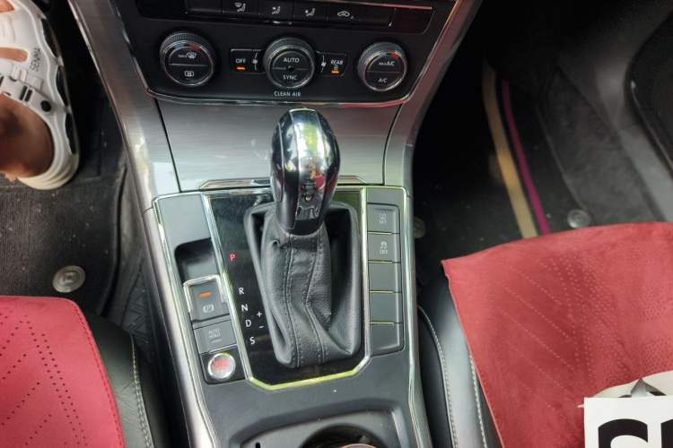 Used Volkswagen Passat 2015 1.8TSI DSG Prestige Edition Gear Lever