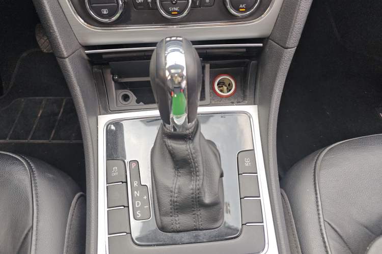 Used Volkswagen Passat 2015 1.8TSI DSG Prestige Edition Gear Lever