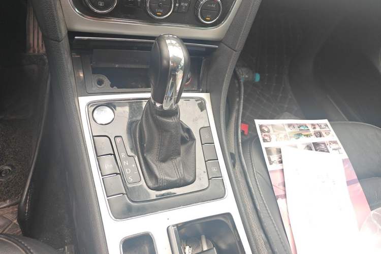 Used Volkswagen Passat 2015 1.8TSI DSG Prestige Edition Gear Lever