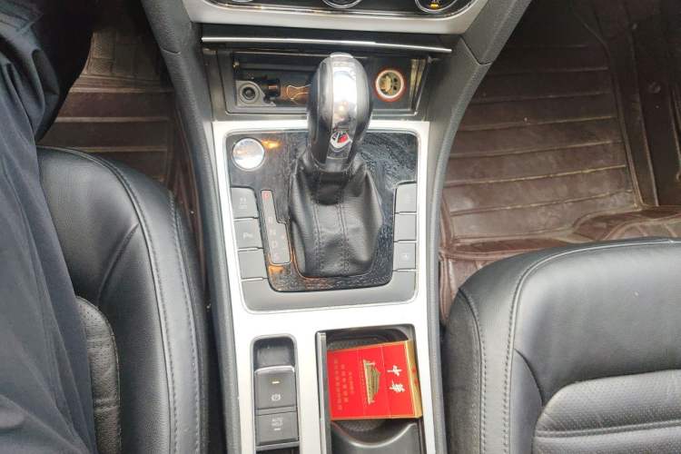 Used Volkswagen Passat 2015 1.8TSI DSG Prestige Edition Gear Lever