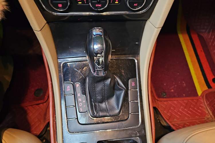 Used Volkswagen Passat 2015 1.8TSI DSG Prestige Edition Gear Lever