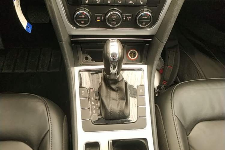 Used Volkswagen Passat 2015 1.8TSI DSG Prestige Edition Gear Lever