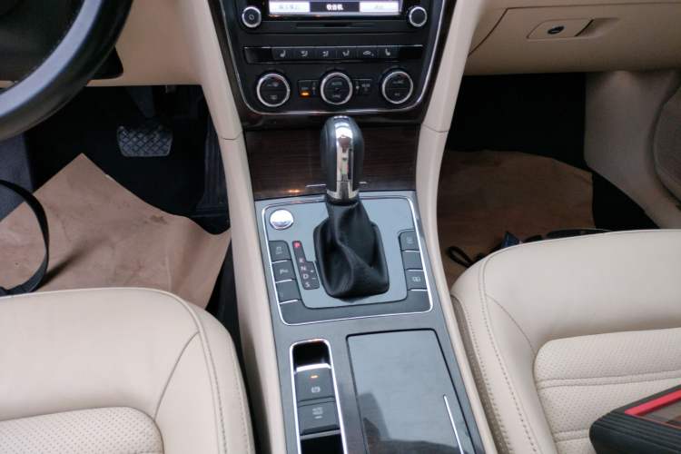Used Volkswagen Passat 2015 2.0 TSI DSG Prestige Edition Gear Lever