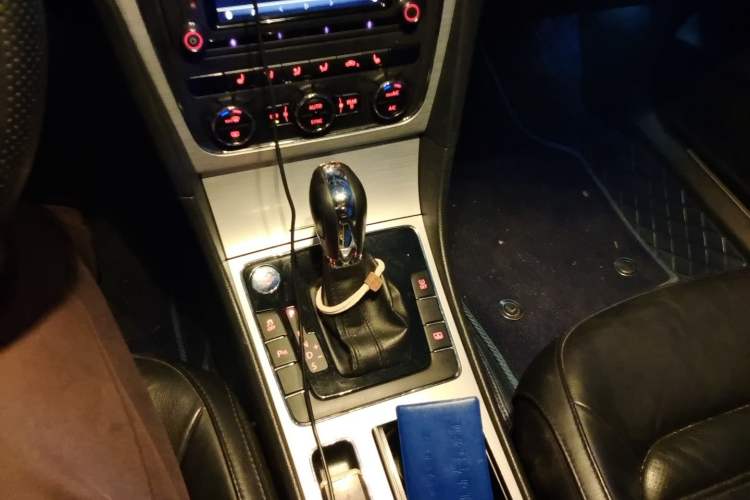 Used Volkswagen Passat 2015 1.8TSI DSG Prestige Edition Gear Lever