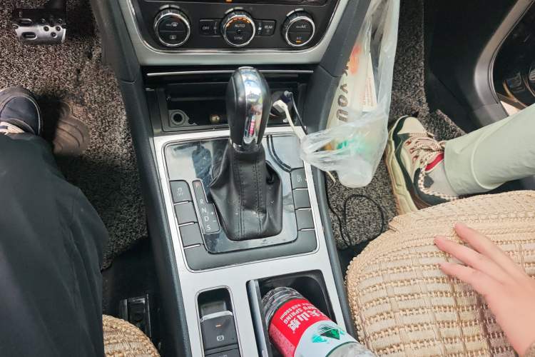 Used Volkswagen Passat 2015 1.8TSI DSG Prestige Edition Gear Lever
