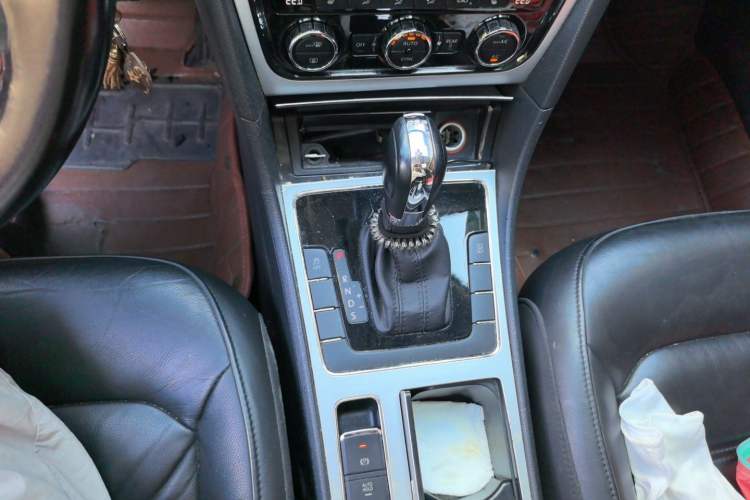 Used Volkswagen Passat 2015 1.4TSI DSG Prestige Edition Gear Lever