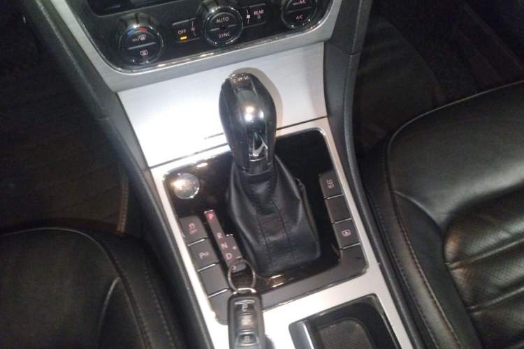 Used Volkswagen Passat 2015 1.8TSI DSG Prestige Edition Gear Lever
