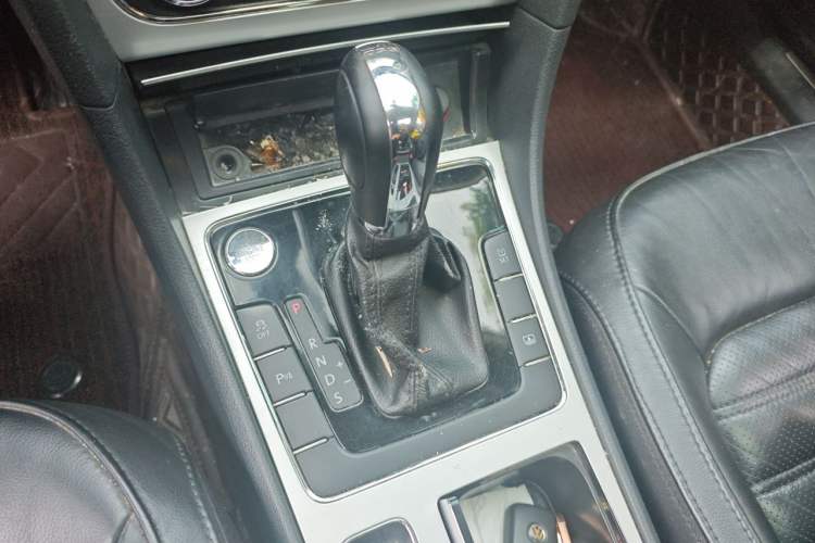 Used Volkswagen Passat 2015 1.8TSI DSG Prestige Edition Gear Lever