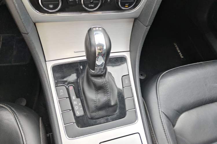 Used Volkswagen Passat 2015 1.8TSI DSG Prestige Edition Gear Lever