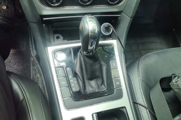 Used Volkswagen Passat 2015 1.8TSI DSG Prestige Edition Gear Lever
