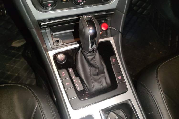 Used Volkswagen Passat 2015 1.8TSI DSG Prestige Edition Gear Lever