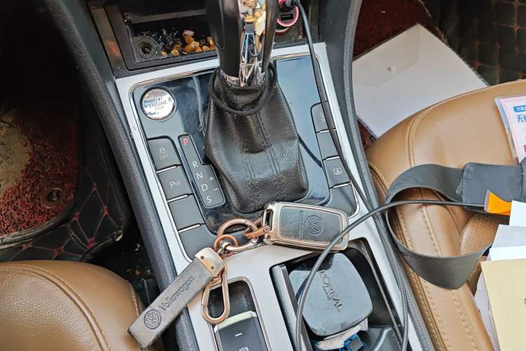 Used Volkswagen Passat 2015 1.8TSI DSG Prestige Edition Gear Lever