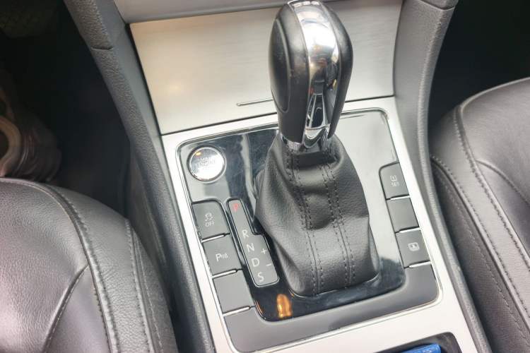 Used Volkswagen Passat 2015 1.8TSI DSG Prestige Edition Gear Lever