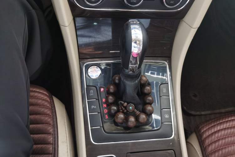 Used Volkswagen Passat 2015 1.8TSI DSG Prestige Edition Gear Lever