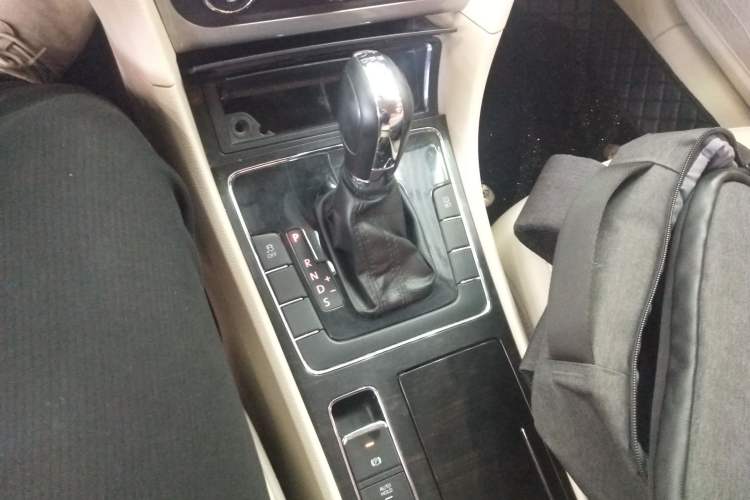 Used Volkswagen Passat 2015 1.4TSI DSG Prestige Edition Gear Lever