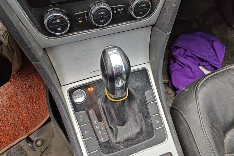 Used Volkswagen Passat 2015 1.8TSI DSG Prestige Edition Gear Lever