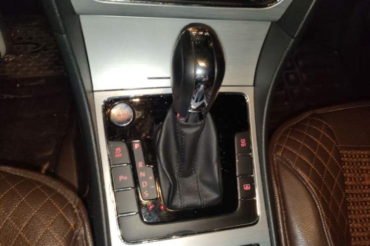 Used Volkswagen Passat 2015 1.8TSI DSG Prestige Edition Gear Lever
