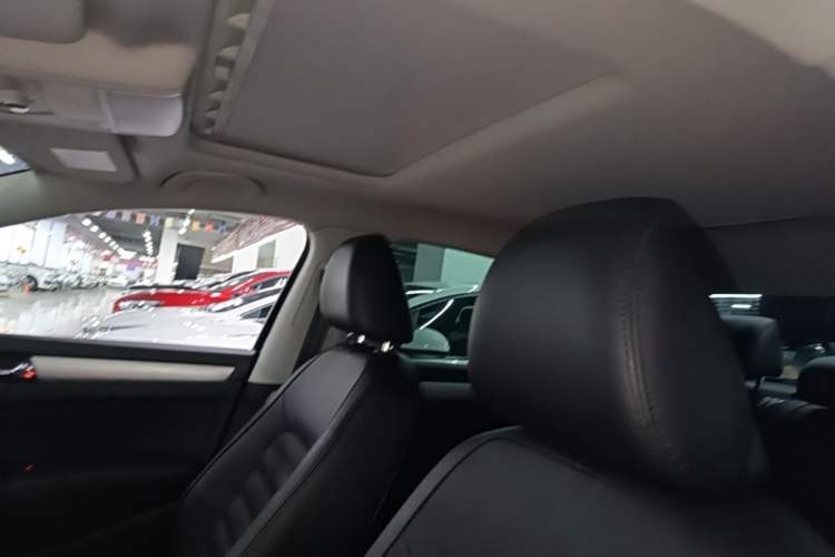 Used Volkswagen Passat 2015 1.8TSI DSG Prestige Edition Headliner