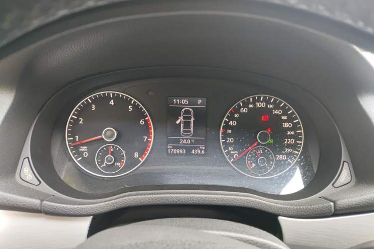 Used Volkswagen Passat 2015 1.8TSI DSG Prestige Edition Instrument Cluster