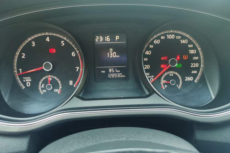 Used Volkswagen Passat  Instrument Cluster