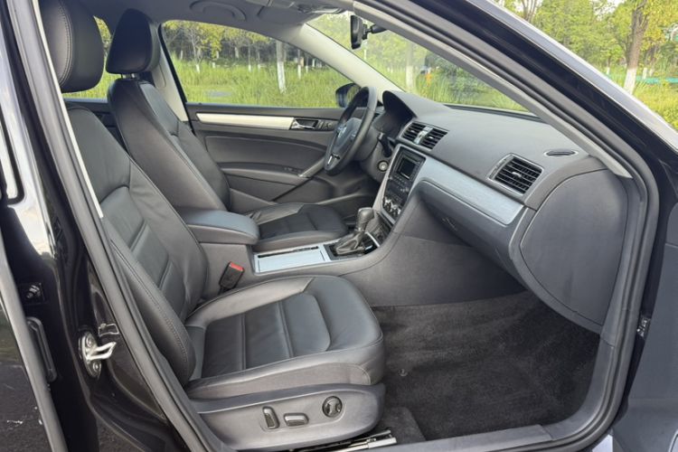 Used Volkswagen Passat 2015 1.8TSI DSG Prestige Edition Interior 10