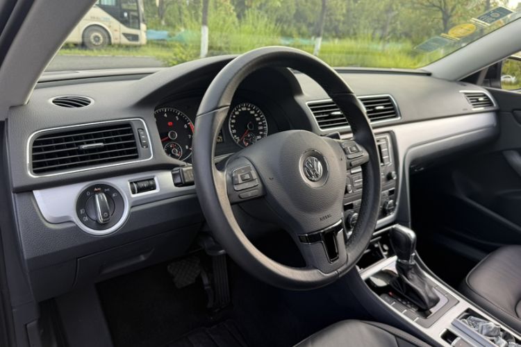 Used Volkswagen Passat 2015 1.8TSI DSG Prestige Edition Interior 2